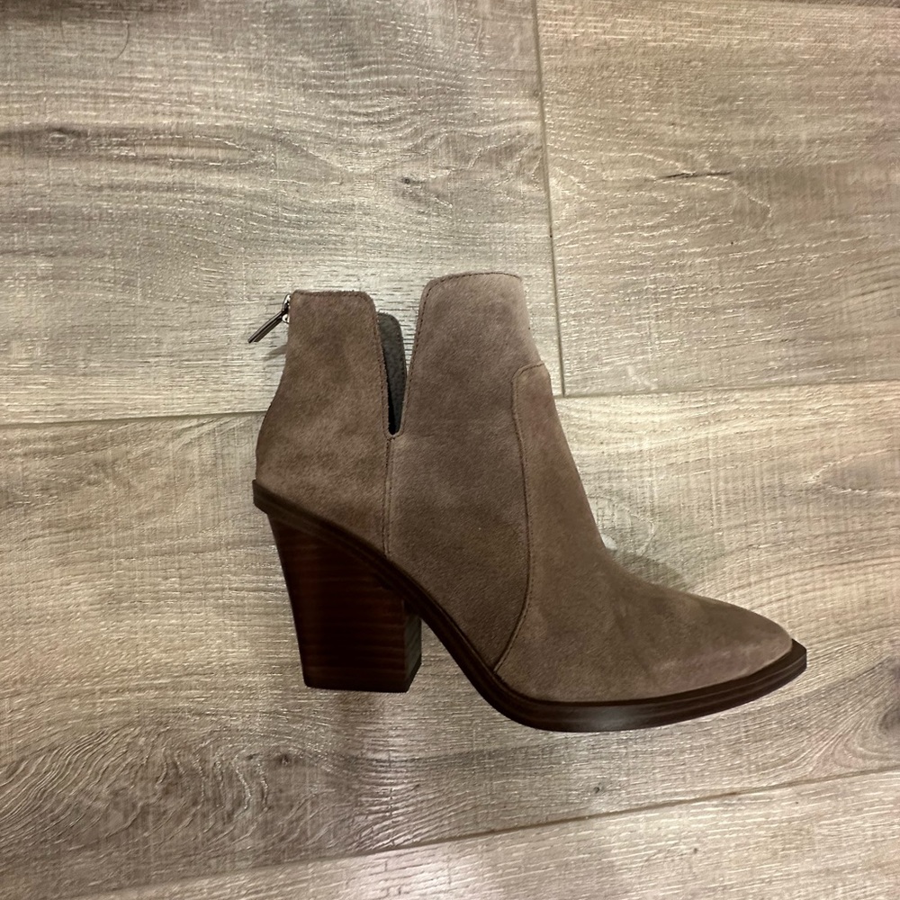 Vince Camuto Ankle Boots 6.5